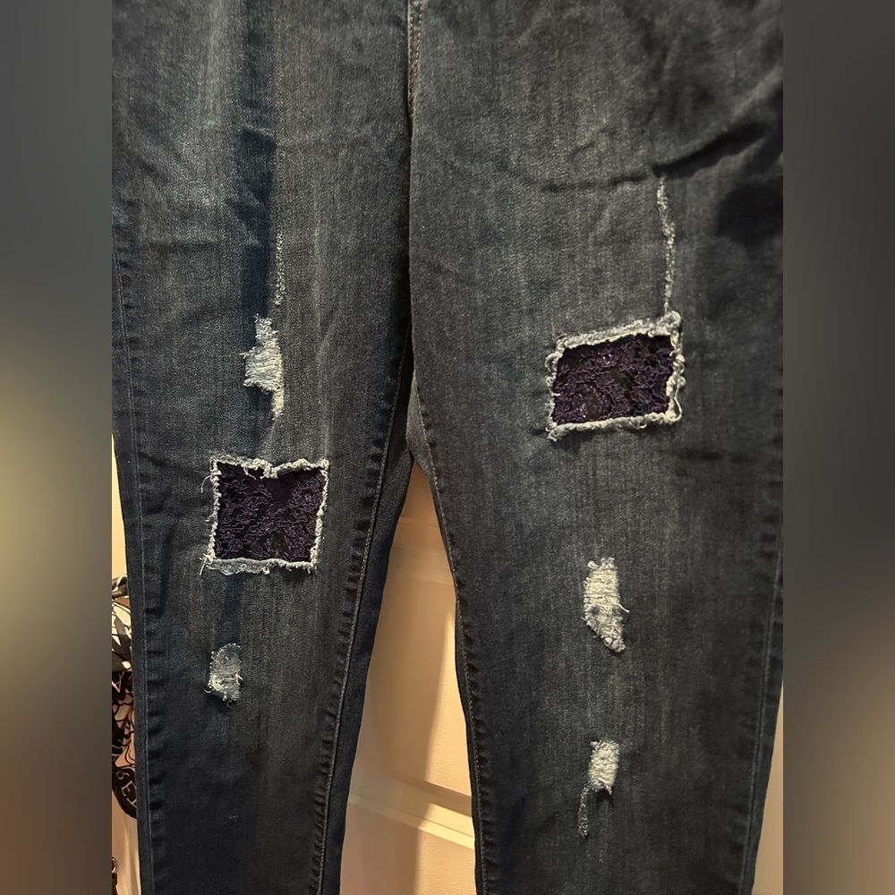 LANE BRYANT Mid Rise Super stretch Skinny Ripped Lace patch Jeans Womens Plus 16 - Picture 2 of 9